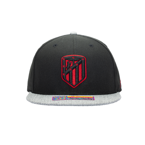 Black Atletico Madrid snapback with black and red team logo on the front.