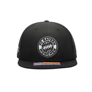 Front view of the Bayern Munich Braveheart Snapback with high crown, flat peak, and snapback closure, in Black