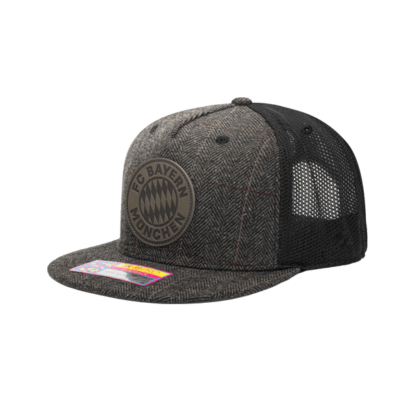 Side view of the Bayern Munich Sherlock Snapback with high structured crown, flat peak brim, mesh back, and snapback closure, in Grey/Black.