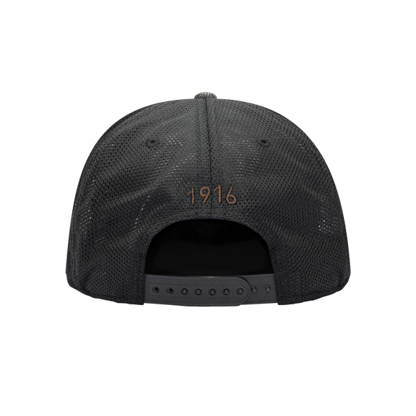 Back view of the Club America Sherlock Snapback in brown tweed with black panels, and "1916" embroidered at the back.