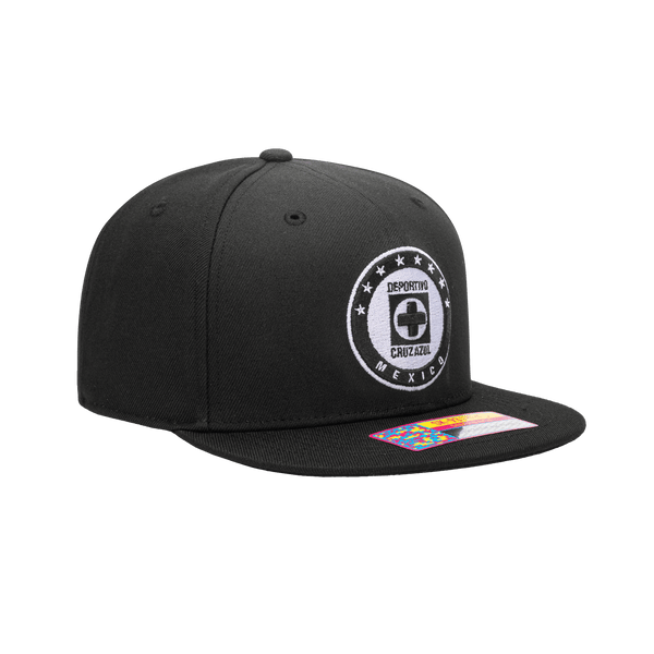 Side view of the Cruz Azul Hit Snapback with high structured crown, flat peak brim, and snapback closure, in black.