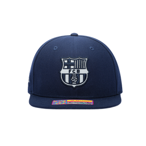 Front view of the FC Barcelona Braveheart Snapback with high crown and flat peak in Blue