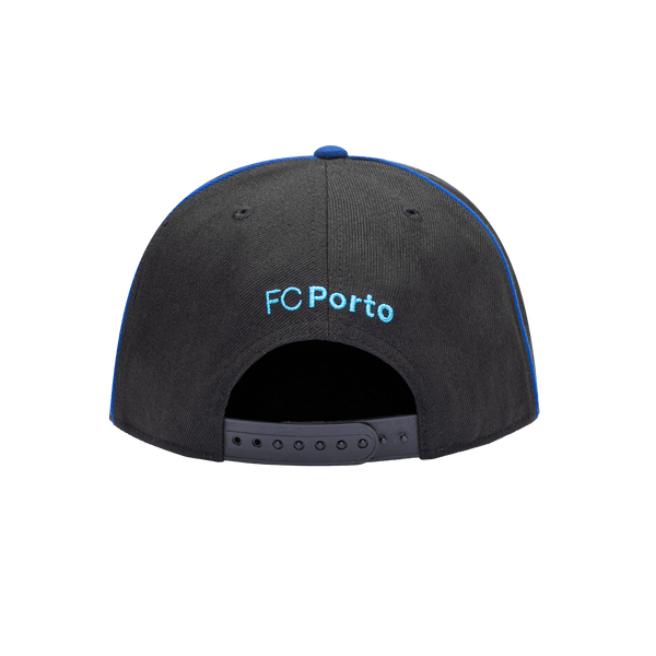 Back view of the FC Porto Cali Night Snapback with high crown, flat peak, and snapback closure, in black/blue.