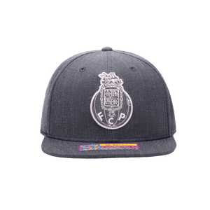 Front view of the FC Porto Platinum Snapback with high crown, flat peak, and snapback closure, in grey