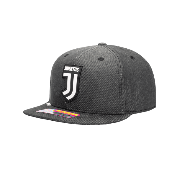 Side view of Juventus Hydra Snapback with high crown, flat peak, and snapback closure, in Black