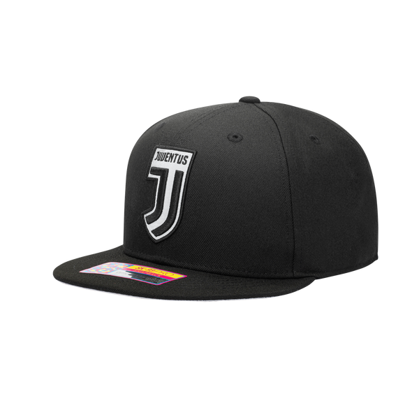 Side view of the Juventus Braveheart Snapback in black, with high crown and flat peak.