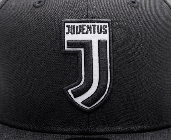 Close up of Juventus Braveheart Snapback with white on the logo