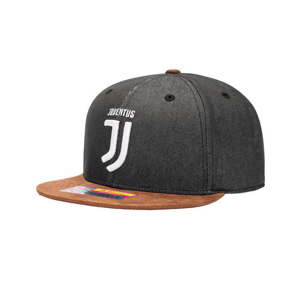 Side view of the Juventus Orion Snapback with high structured crown, flat peak suede-like brim, and snapback closure, in Black/Brown.