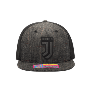 Front view of the Juventus Sherlock Snapback with high structured crown, flat peak brim, and snapback closure, in Grey/Black.