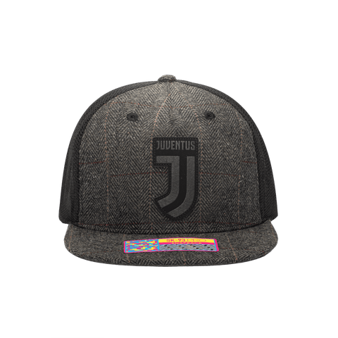 Front view of the Juventus Sherlock Snapback with high structured crown, flat peak brim, and snapback closure, in Grey/Black.